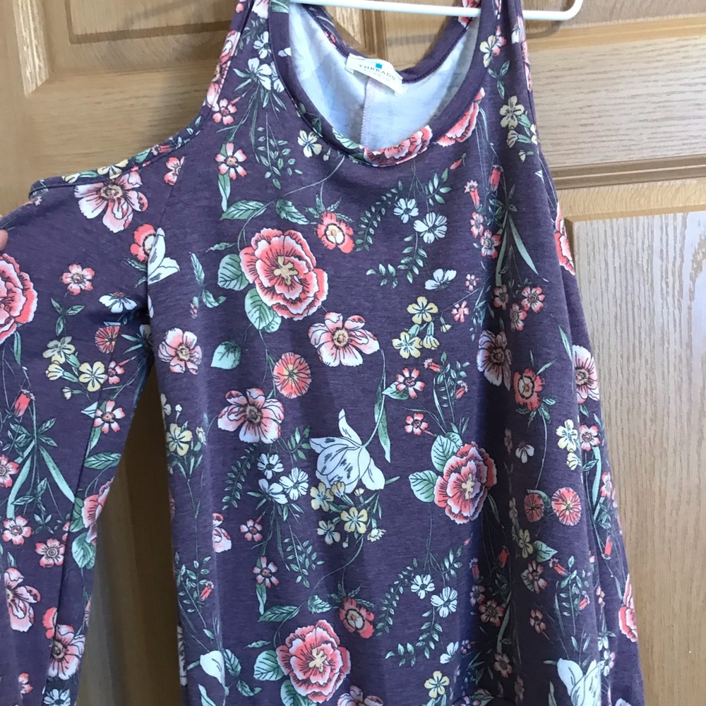 Shoulder cut out blouse